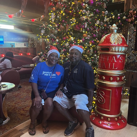 Meet your Posher, Tiffanie - Picture 2 of 2